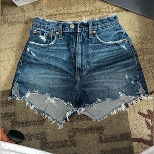 Abercrombie & Fitch curve love high rise mom Jean short size 24 or 00